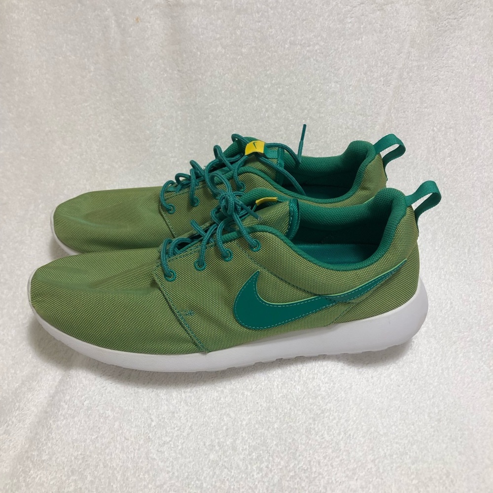Men’s Nike Roshe One Premium Size 12